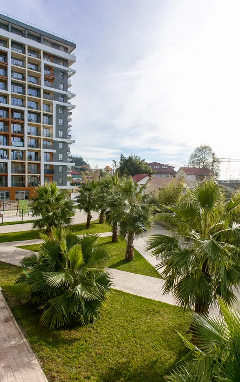 Светлые апартаменты с двумя спальнями и балконом с качелью