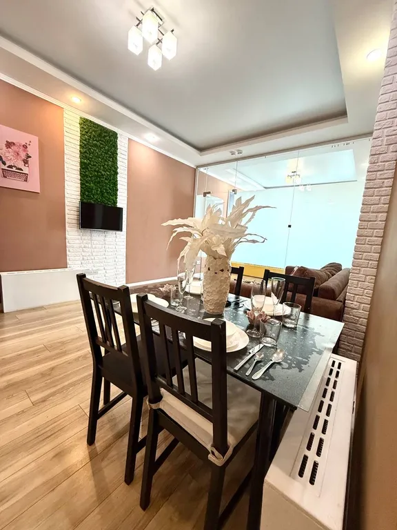 Двухкомнатный апартамент на Гостином дворе