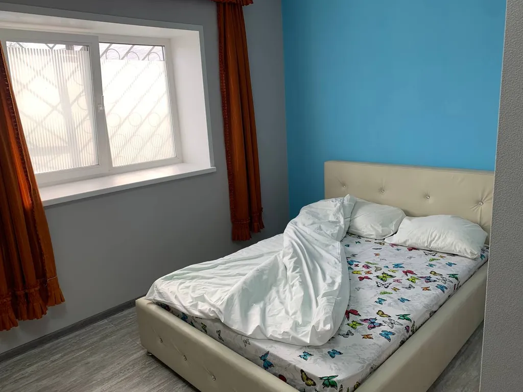 Уютная комната(квартира)№3 в Гостевом доме в 200 метрах от ж/д вокзала — аренда посуточно в Абакан