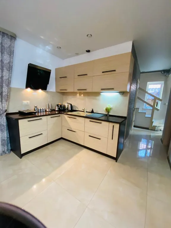 Дом в лесу у залива