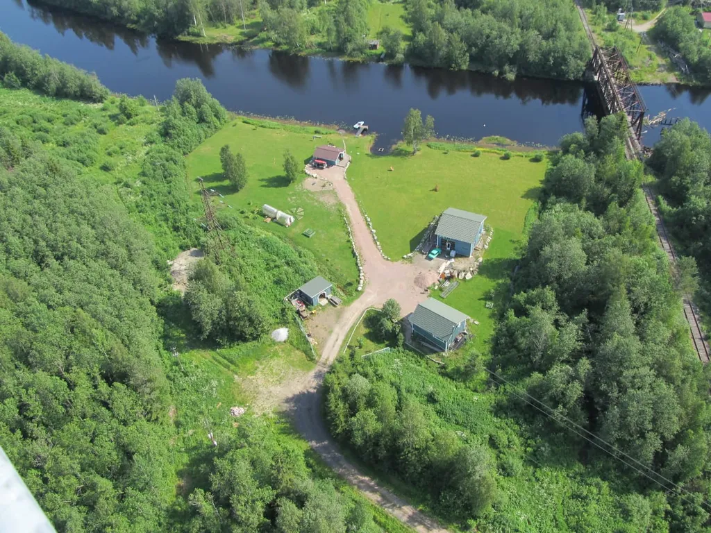 Домик у реки