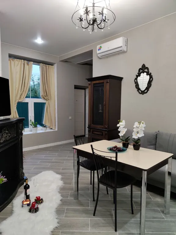 Дом в центре города рядом с набережной