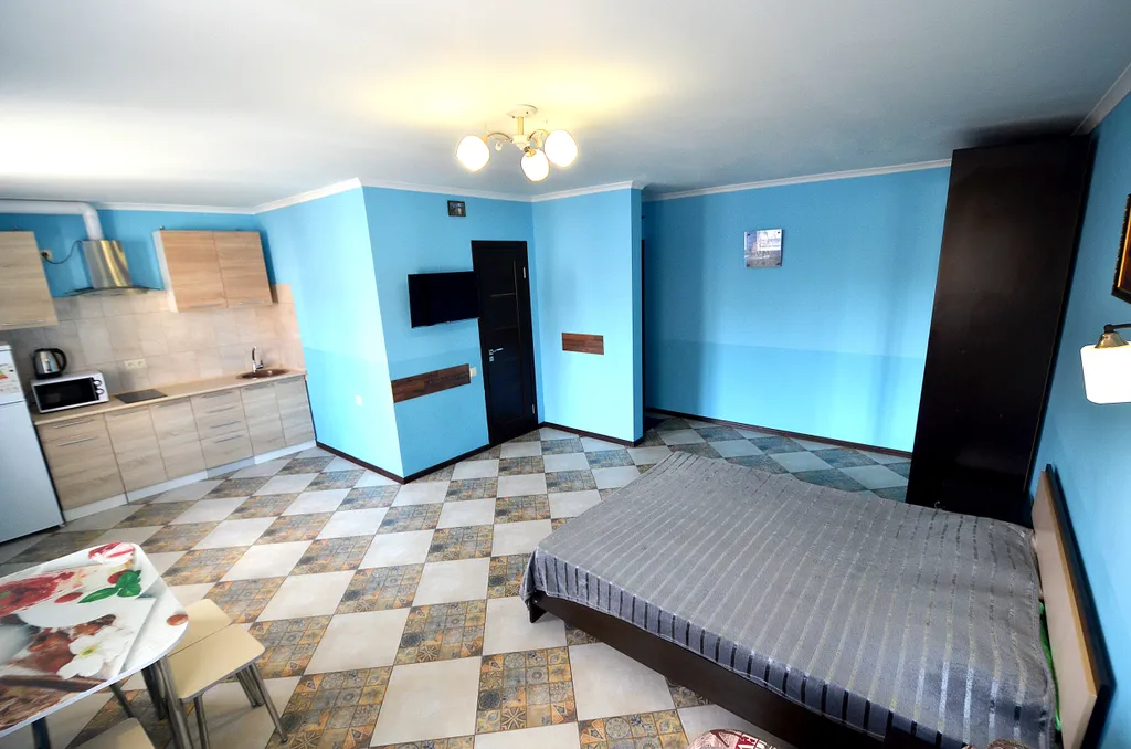 Квартира-студия голубая