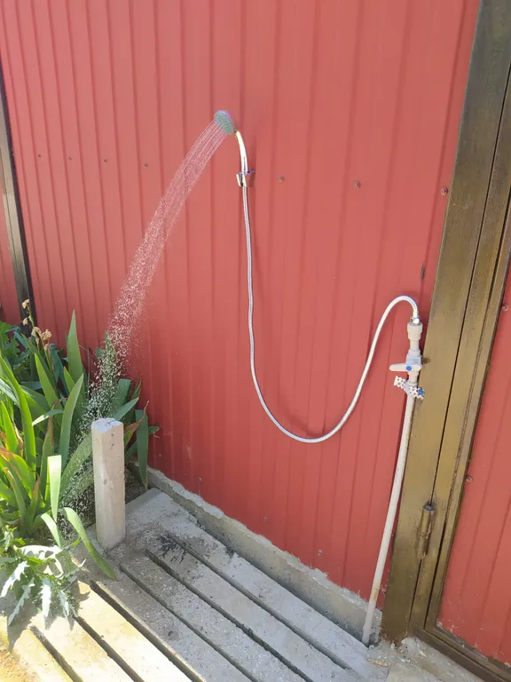 Двухэтажный трёхкомнатный дом Крым с кухней и двором под ключ