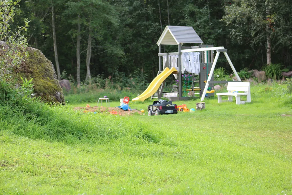 Коттедж Тёплый коттедж с баней на очень большой уединённой территории — Кротово