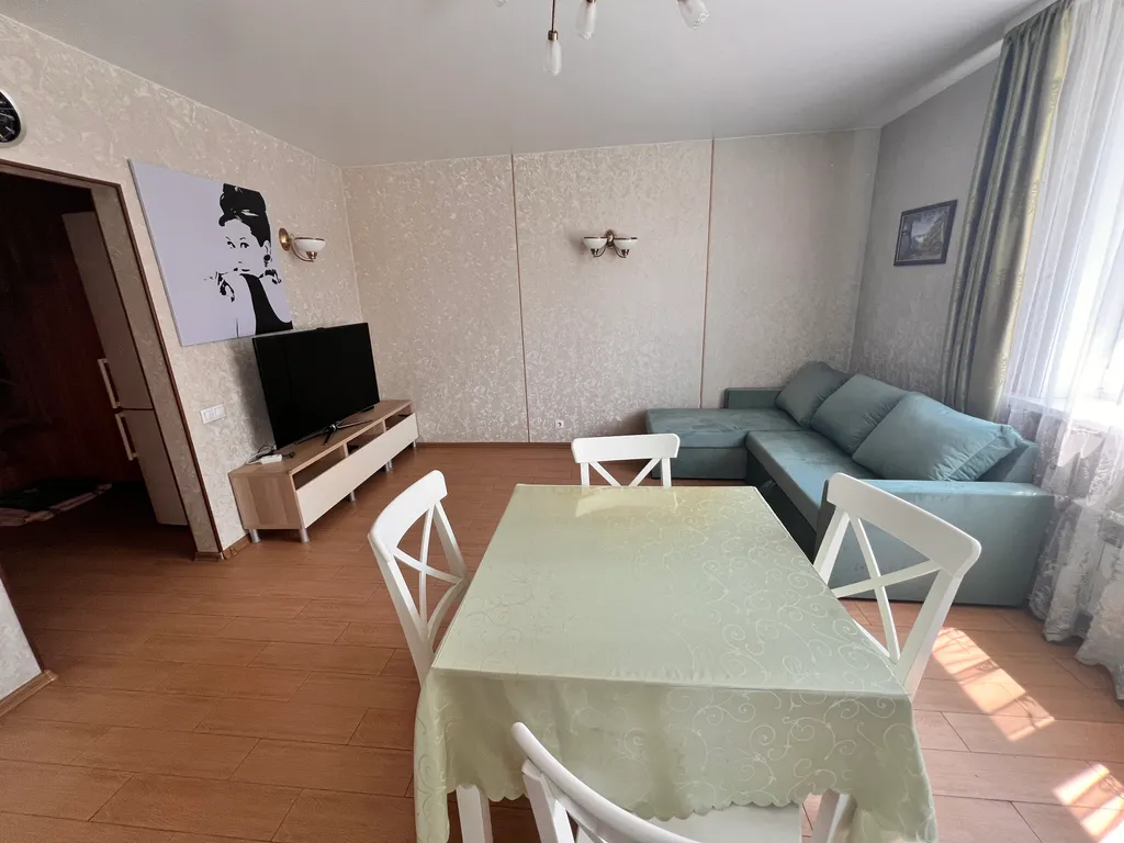 Квартира Евротрешка в таунхаусе с лужайкой и зоной барбекю — аренда посуточно в Южно-Сахалинск