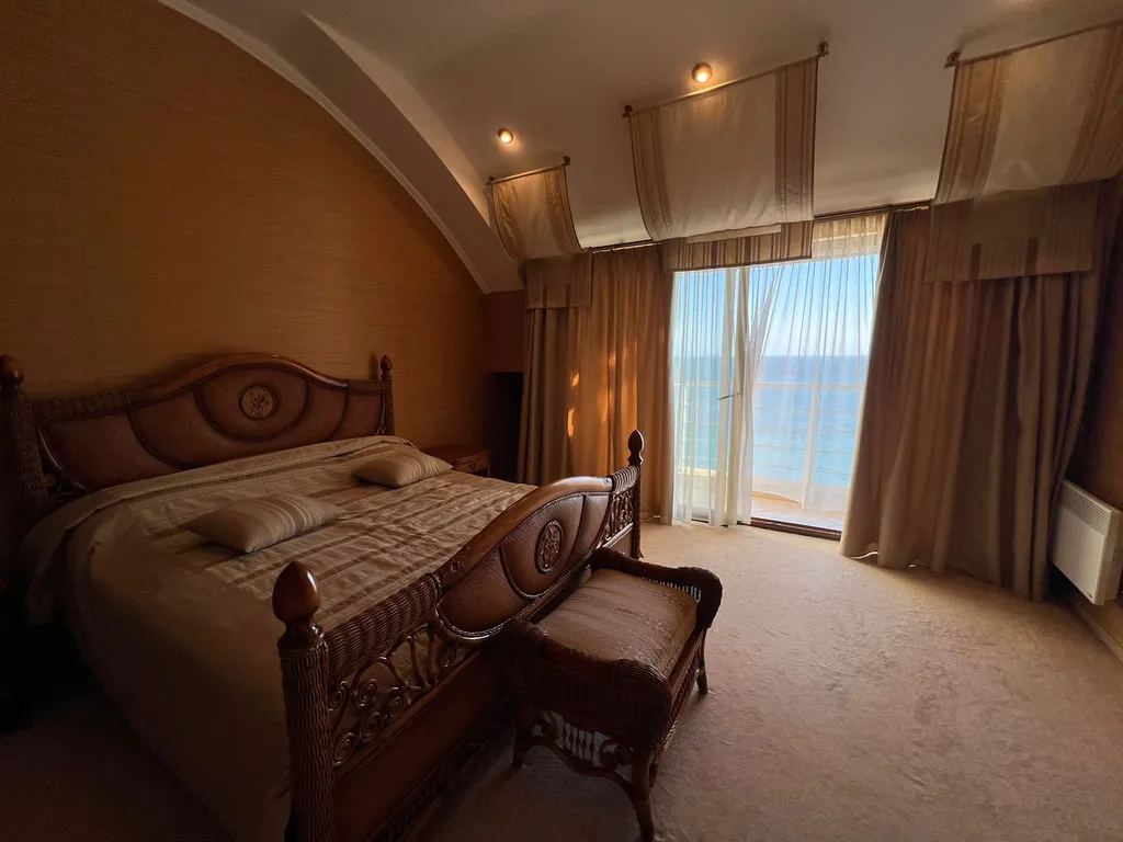 Видовые 3-комнатные апартаменты возле пляжа