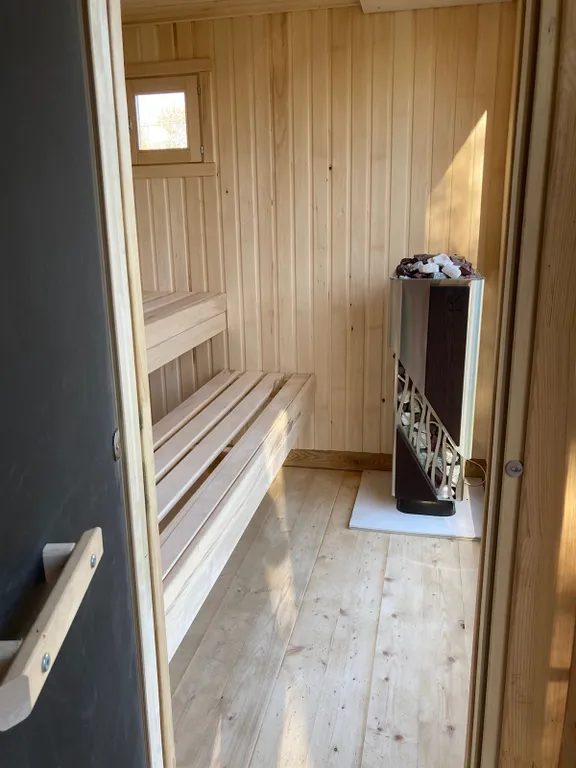 Дом в тишине леса и полей