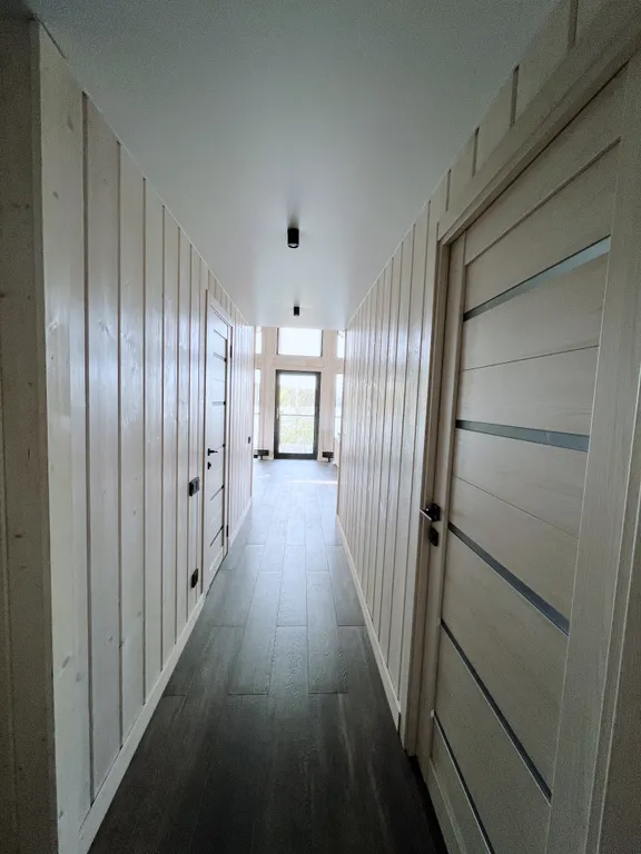 Уютный и стильный коттедж на берегу озера