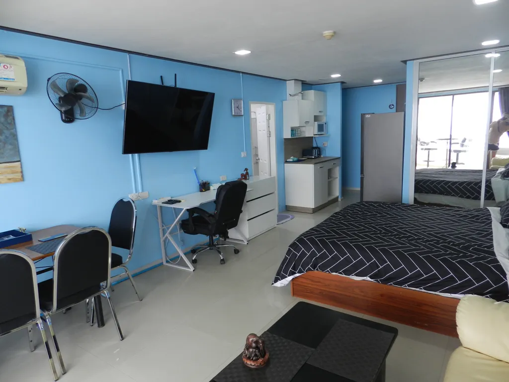 Студия с фронтальным видом на море