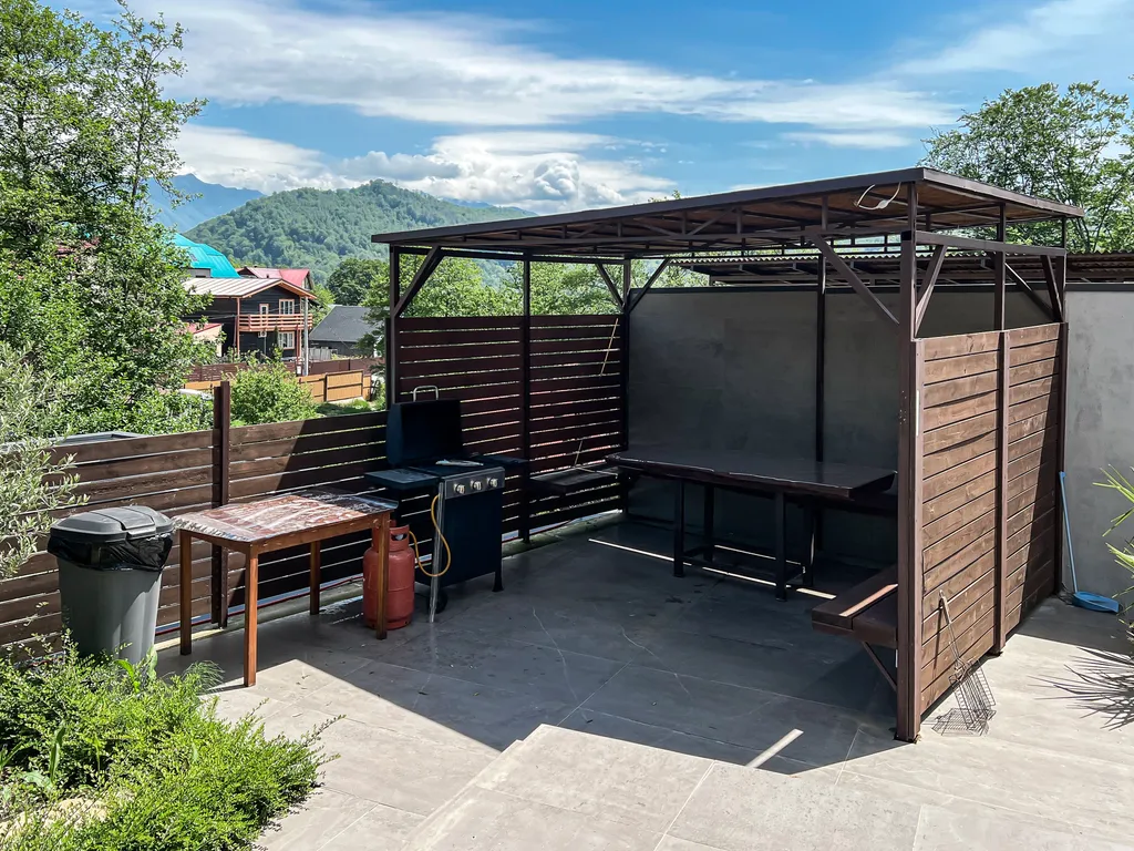 Новый современный дом с теплым бассейном и сауной