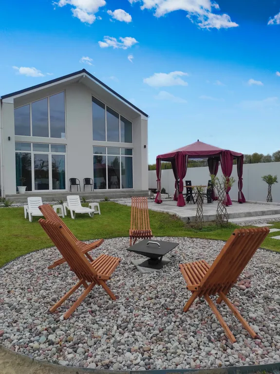 Дом рядом с побережьем