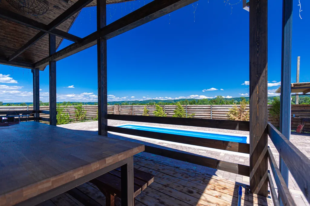 Уютное гостевое шале Shale de Family на берегу озера