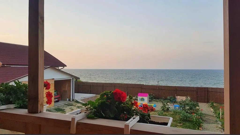 Квартира Двухкомнатные апартаменты с терассой и видом на море — Кучугуры