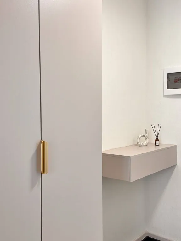 Милая студия с дизайнерским ремонтом