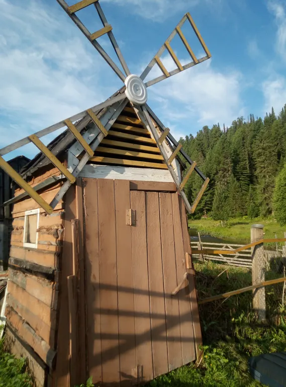 Уютный дом в таежном посёлке рядом с Телецким озером.