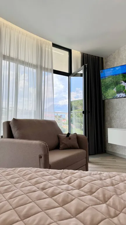 Апартамент с видом на горы и море