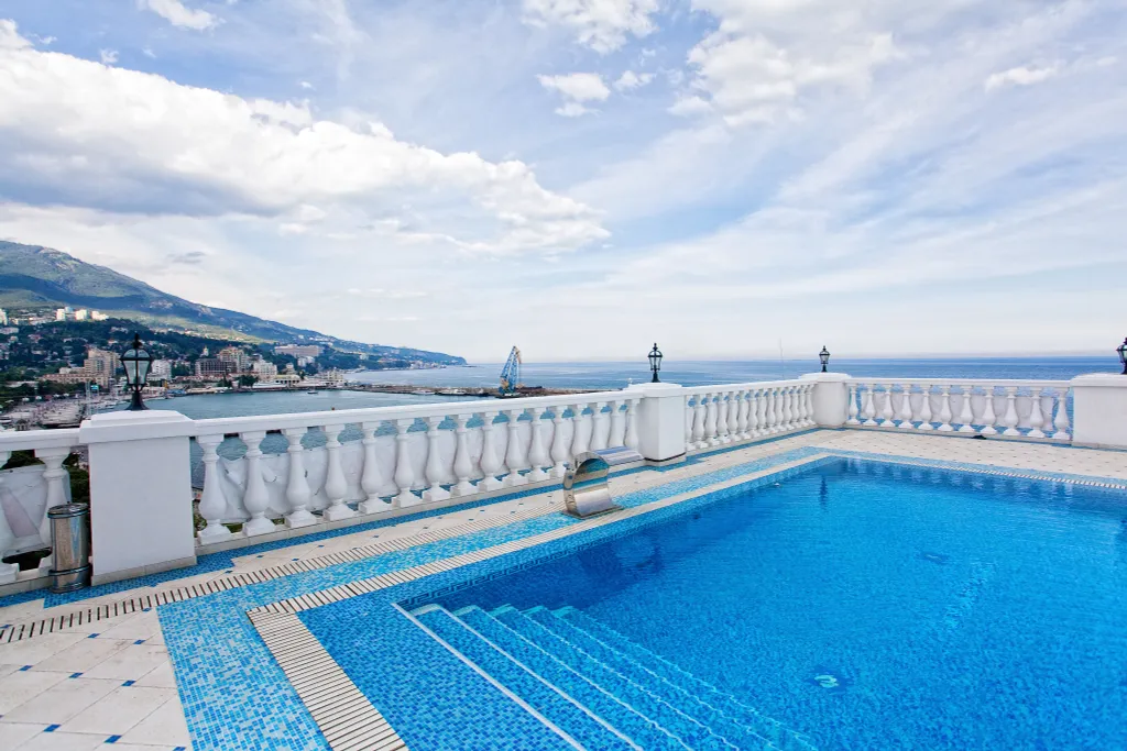 Апартамент на набережной с видом на горы