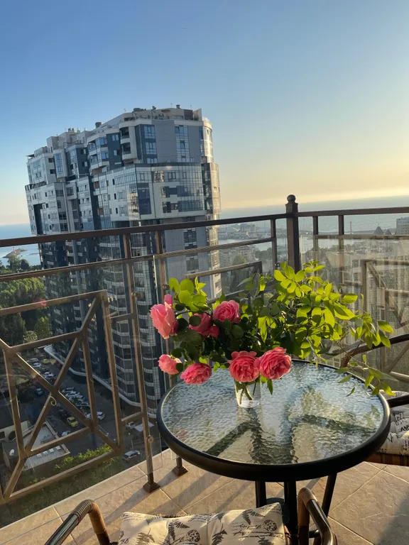 Супер видовая квартира в элитном доме с новым дизайнерским ремонтом