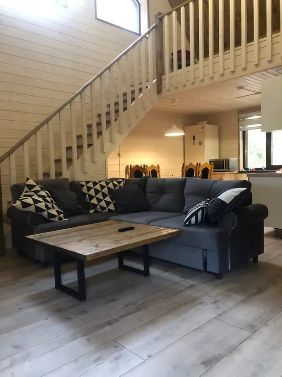 Сосновое шале на берегу Сямозера