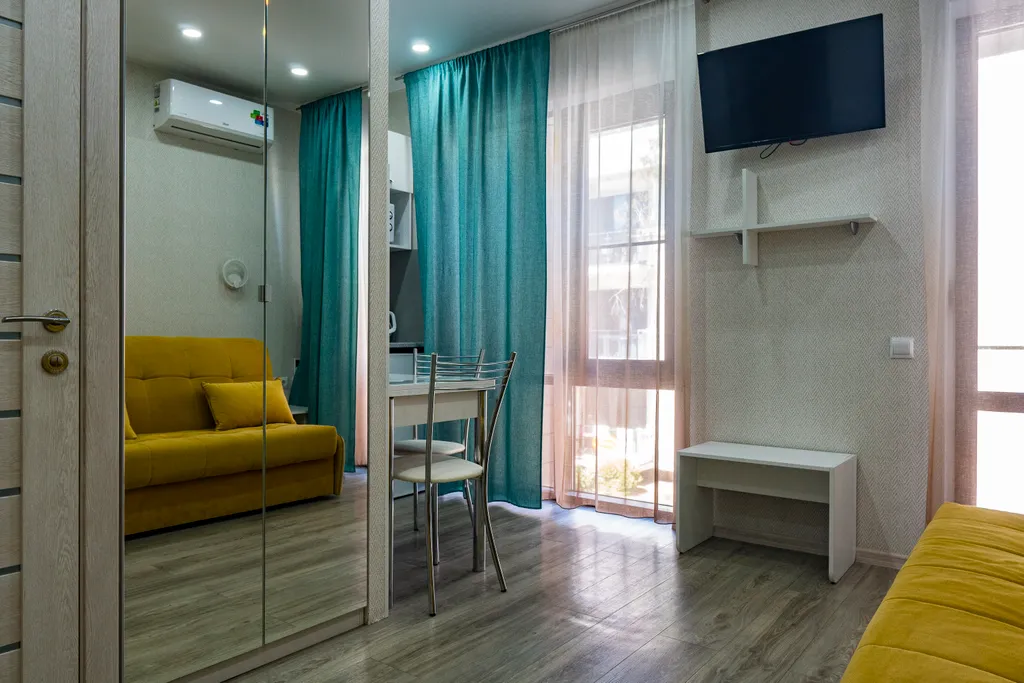 Трехместные апартаменты с балконом рядом с морем