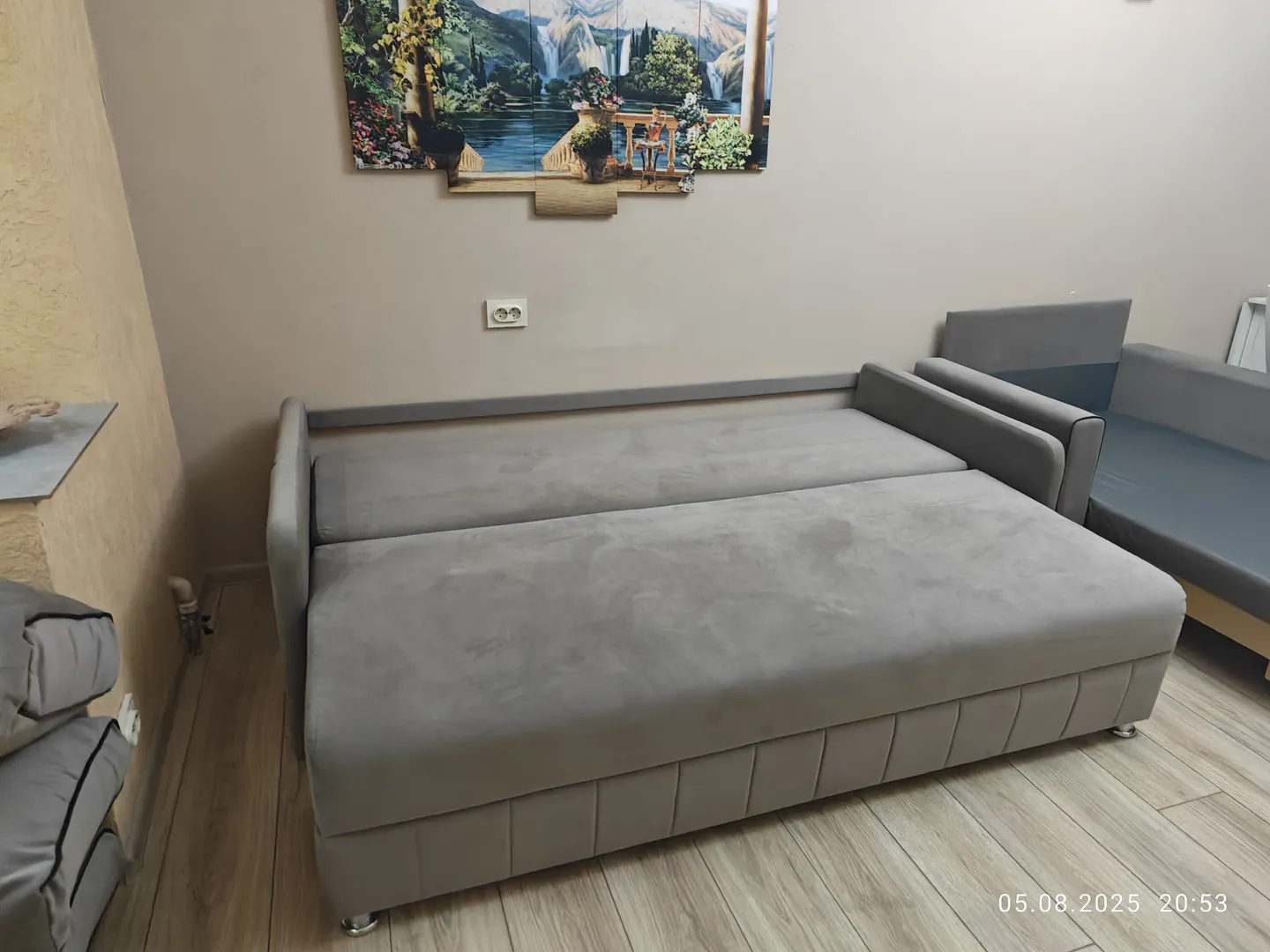 Диван и кресло кровать разложены