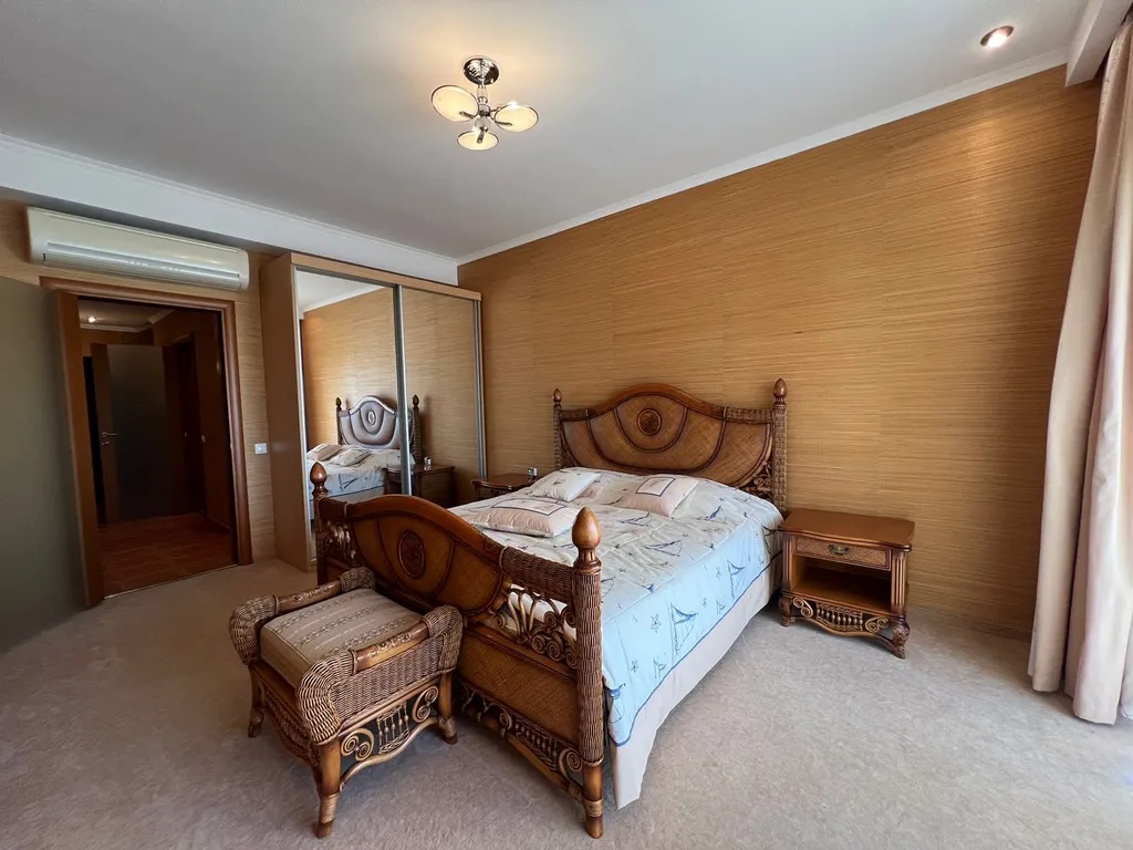 Видовые 3-комнатные апартаменты возле пляжа