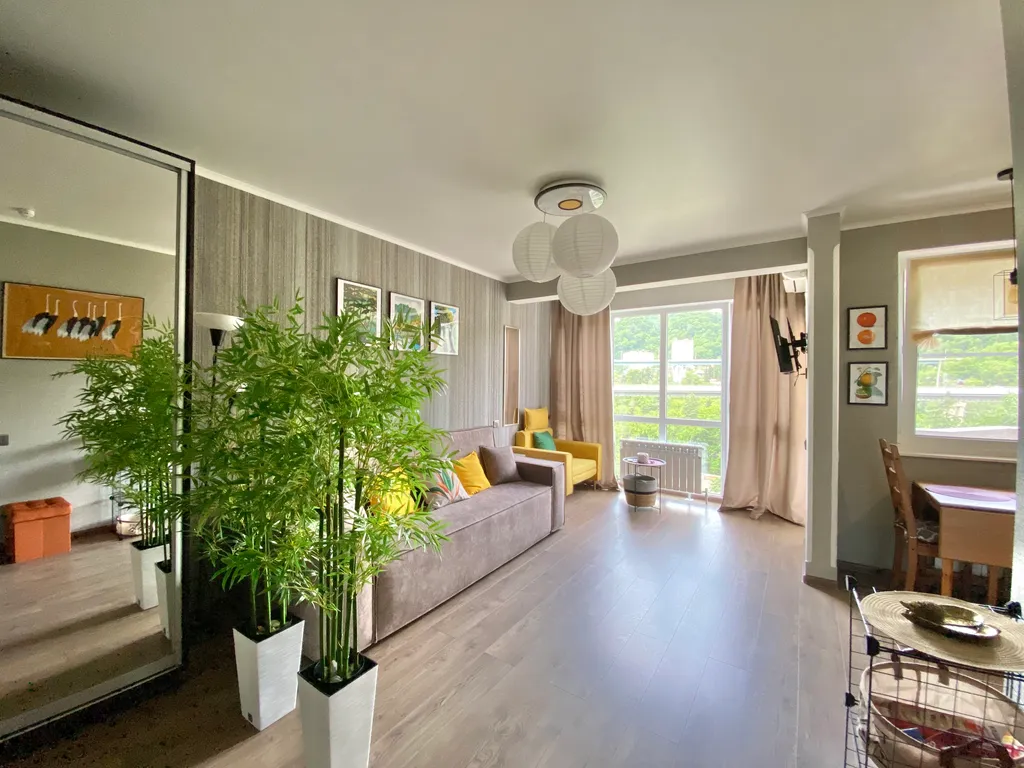 Квартира Квартира Уютная студия с панорамными окнами, балконом, видом на горы — Мацеста