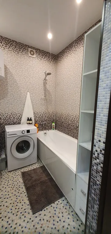 Уютная студия с отдельной спальной зоной, рядом с Иртышом