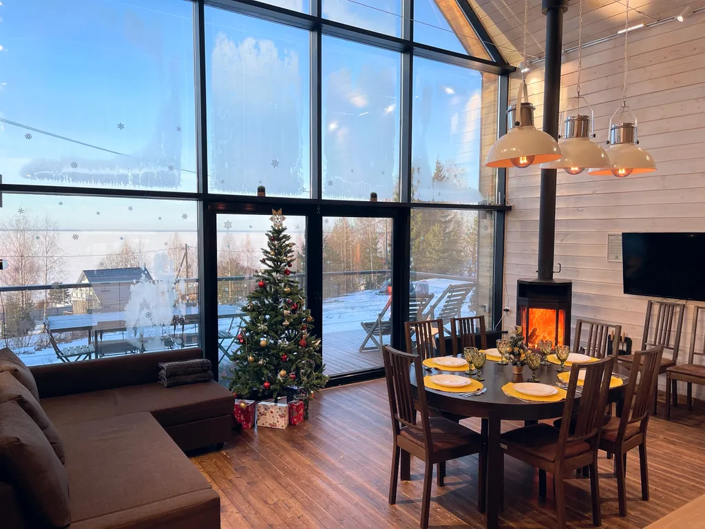 Большой загородный дом