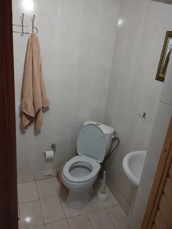 Гостевой домик вдали от берега и шума с кухней, туалетом, душем.