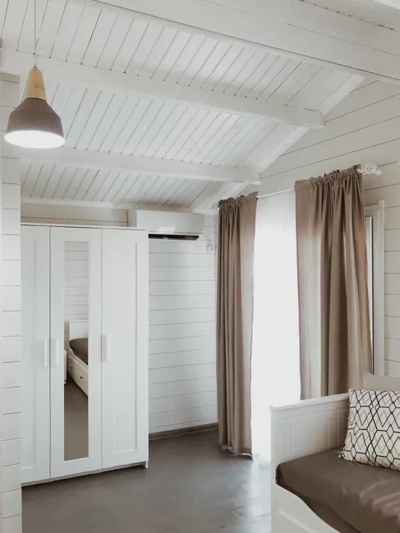 Ваш личный домик у моря с видом на бассейн