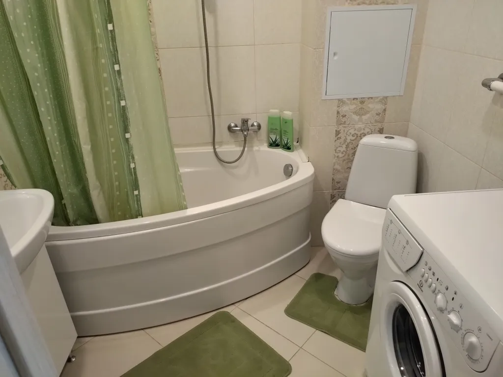 Квартира с панорамным окнами возле РК Паутина