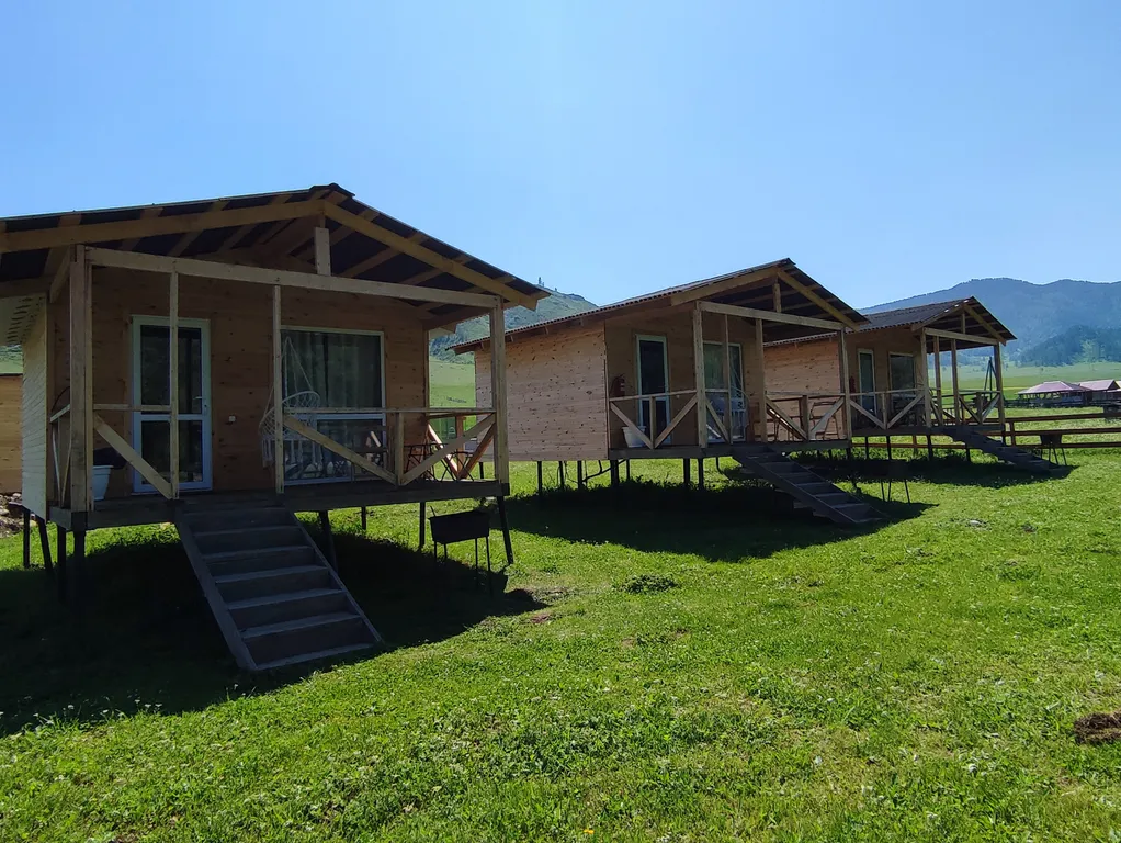 Дом на берегу реки