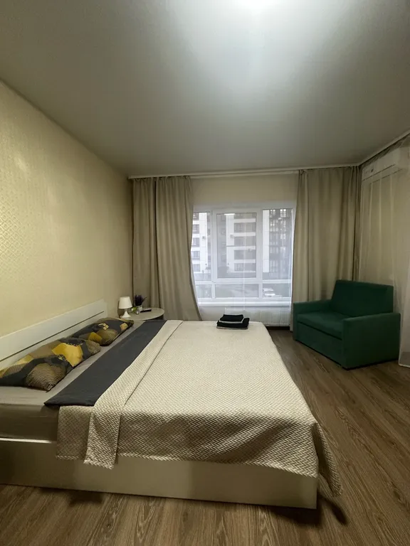 Квартира-студия с новой кроватью и кондиционером — аренда посуточно в Великий Новгород