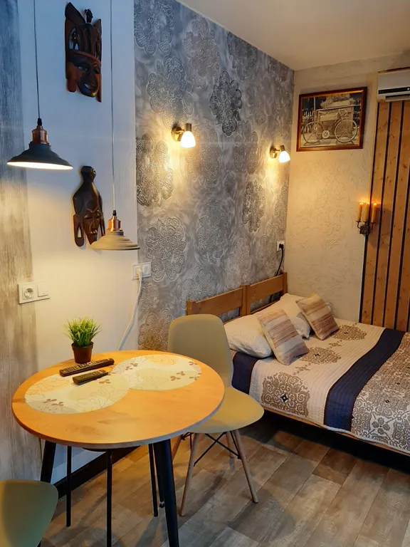 Уютный домик у реки