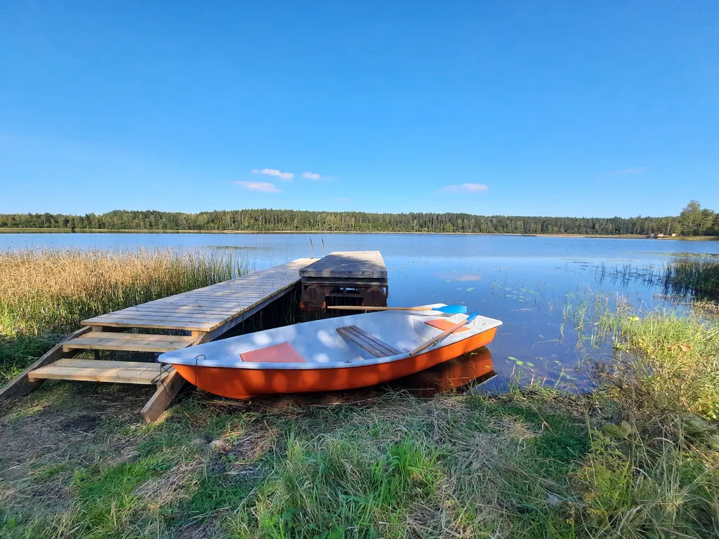Домик с видом на озеро