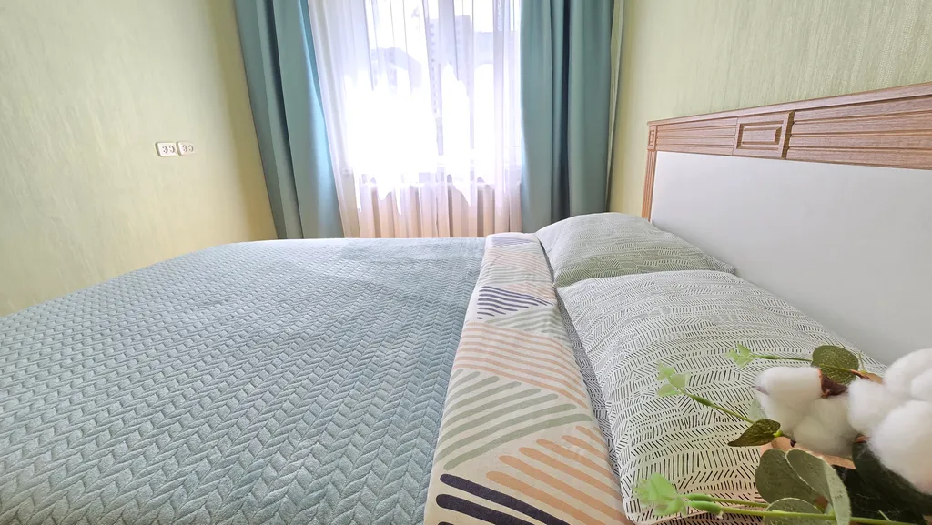 2-комнатная квартира с двумя кроватями и диваном