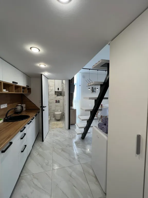 Тихая студия с видом на горы в далеко от суеты