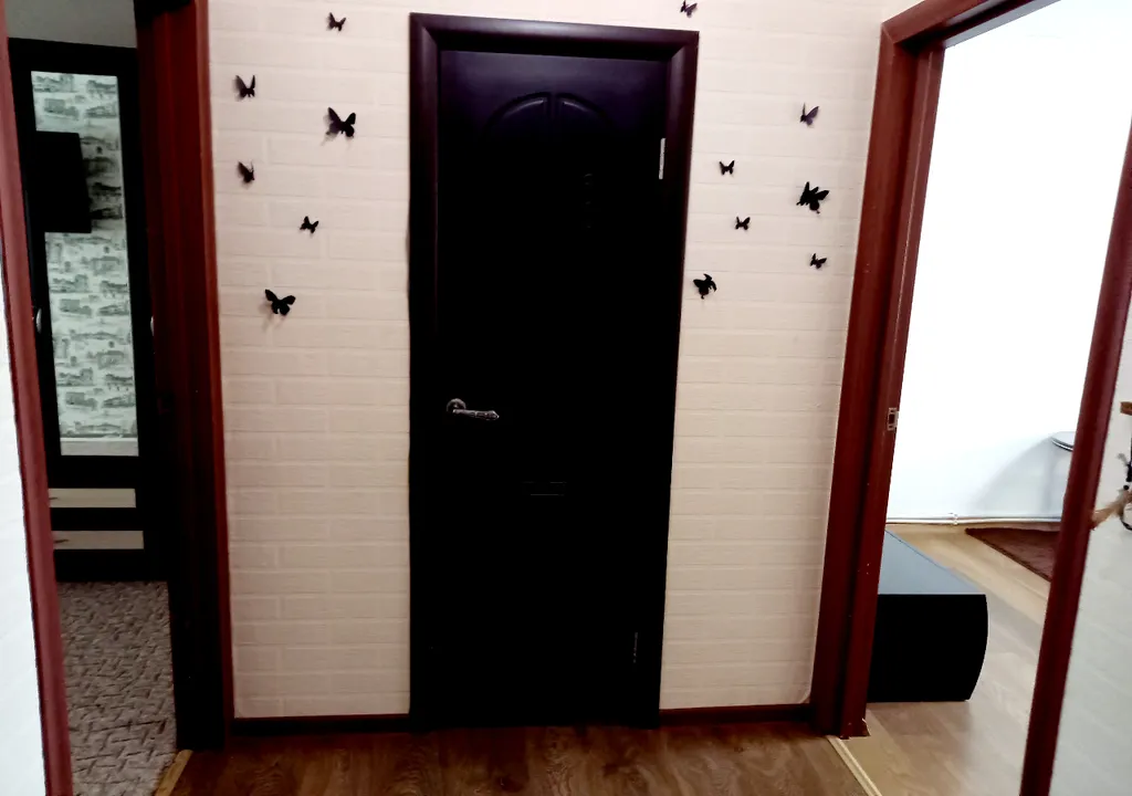 Двушечка возле Леруа