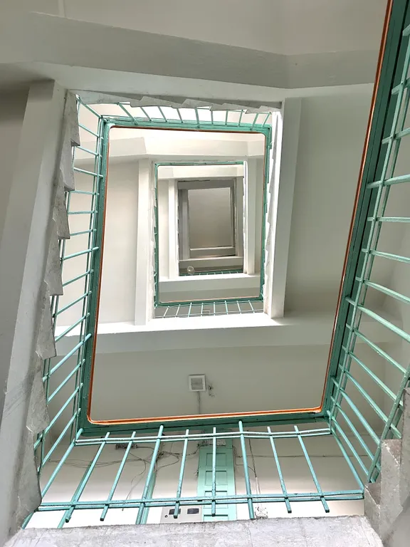 Двухкомнатная Сталинка в центре