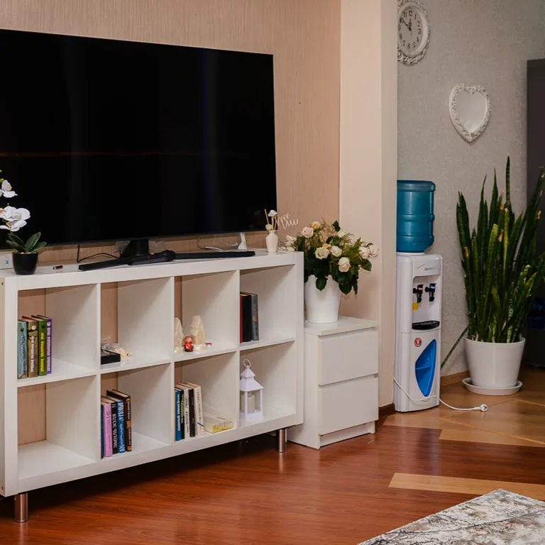 Домик прямо на берегу озера Тосканка