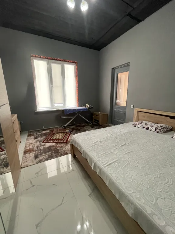 Дом рядом с горячкой, горячий источник и морем