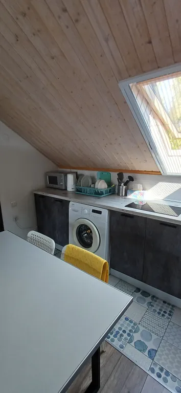 Уютный дом на берегу реки рядом с центром