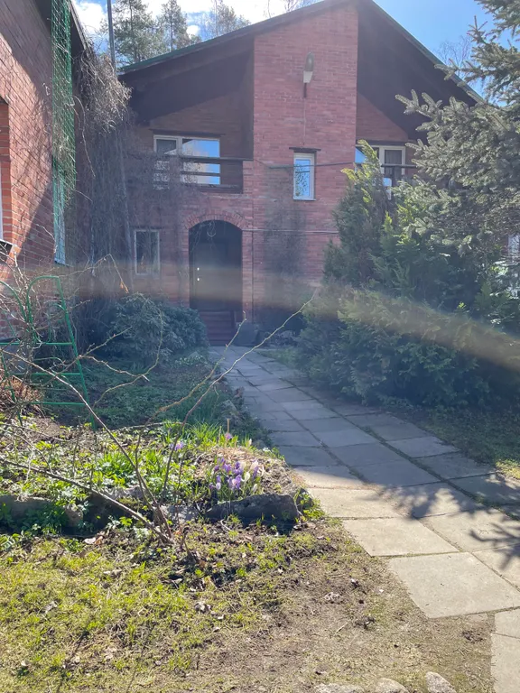 Дом в уникальном месте на берегу озера