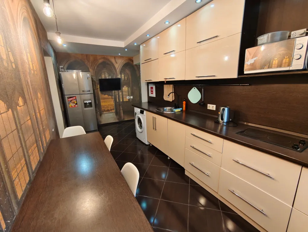 Очень большая и хорошая квартира