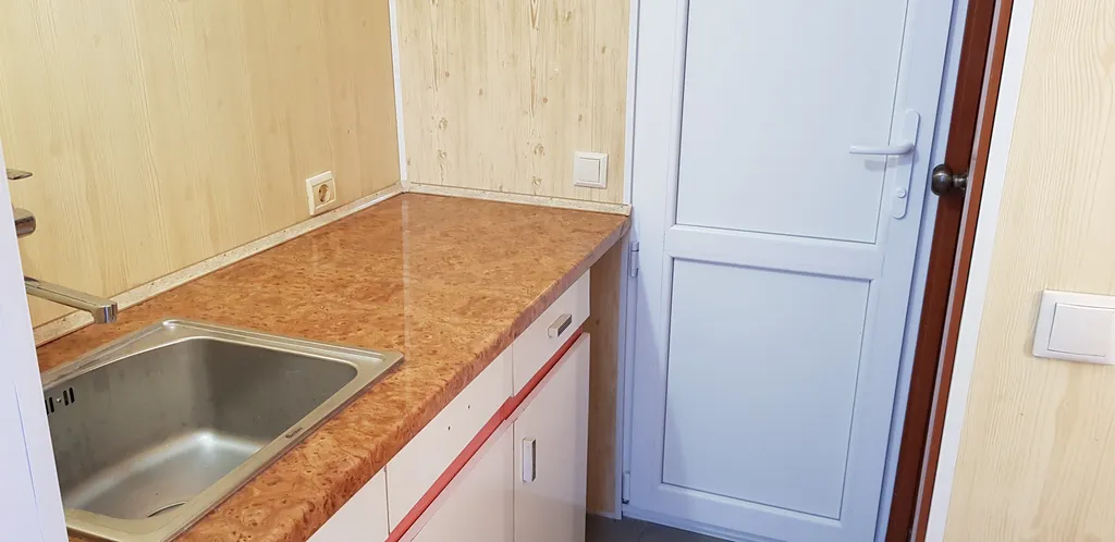 Бюджетный трёхместный номер у моря