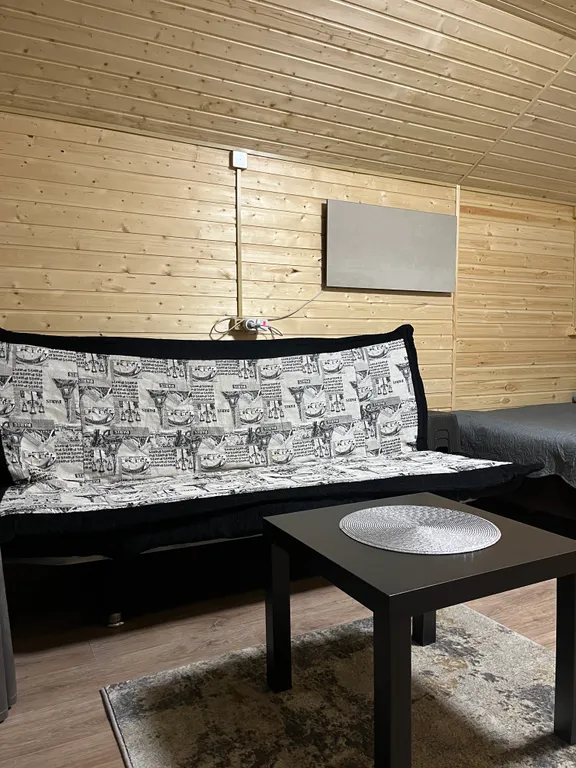 Уютный домик в окружении гор