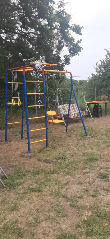 Отдельный дом без хозяев у залива