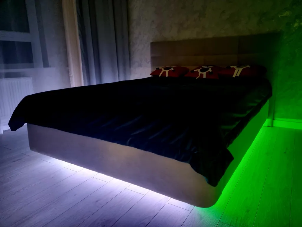 Умный дом с диско шаром